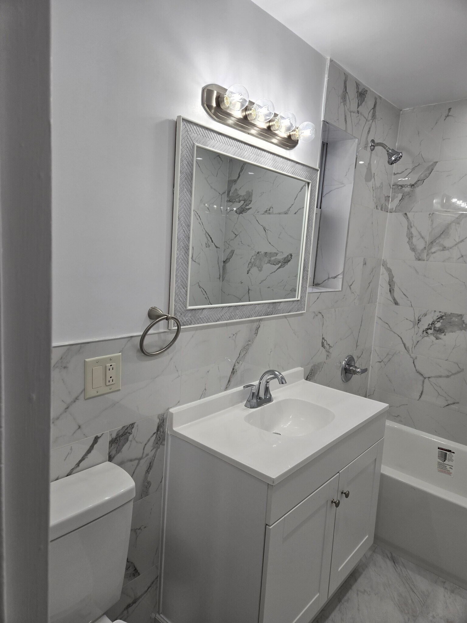 Full bath - 716 E 58th St
