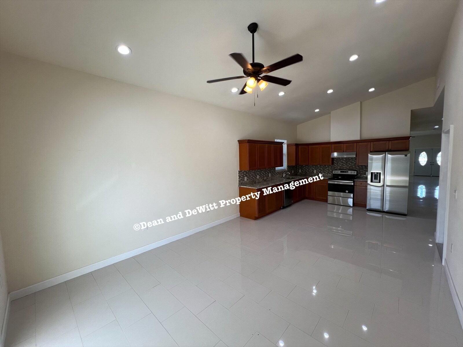 Building Photo - 4 Bed/2 Bath