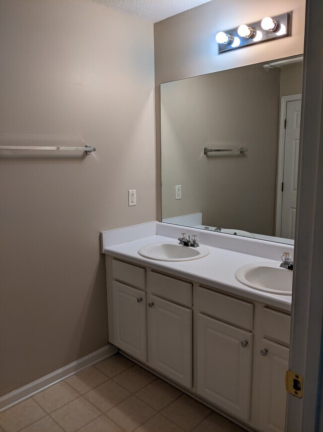 Building Photo - 1629 River Main Ct