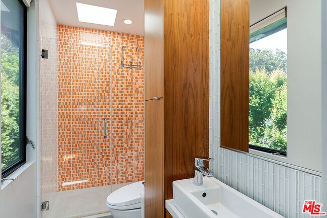 Building Photo - 4233 Shadyglade Ave