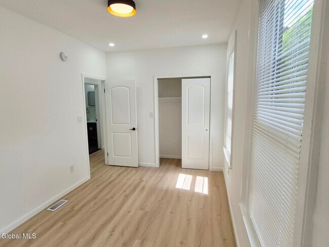 Building Photo - 445 5th Ave