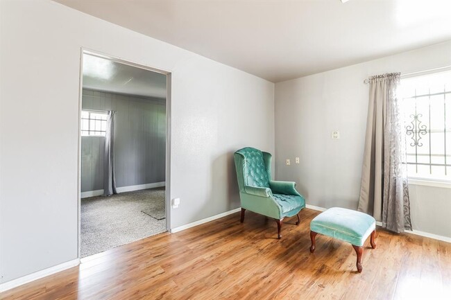 Building Photo - 7730 Darnay Dr