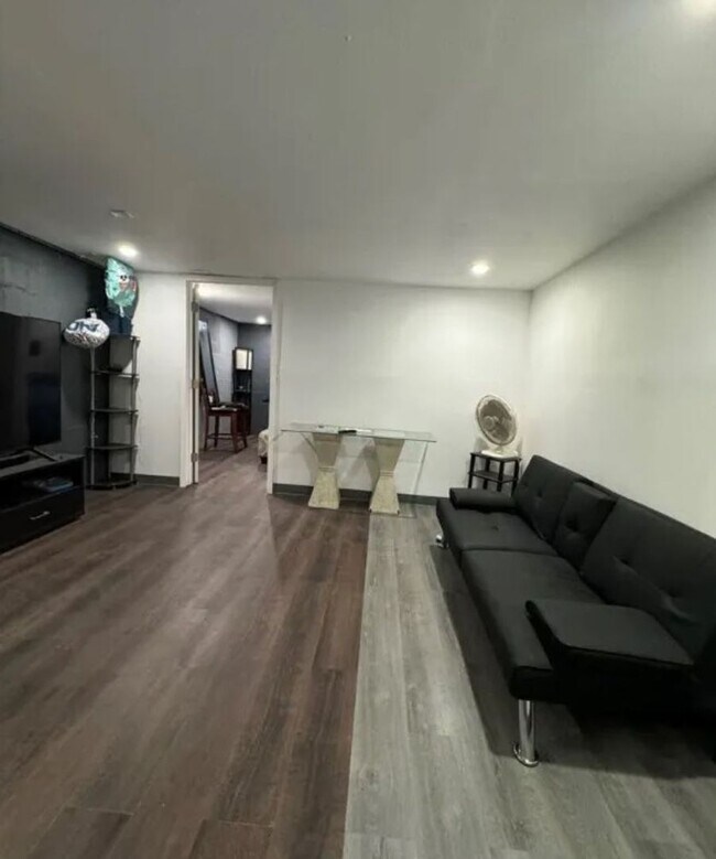 Building Photo - Osmond Duplex