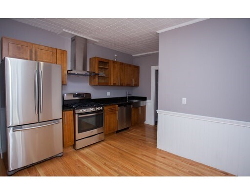 Primary Photo - 183 Rindge Ave