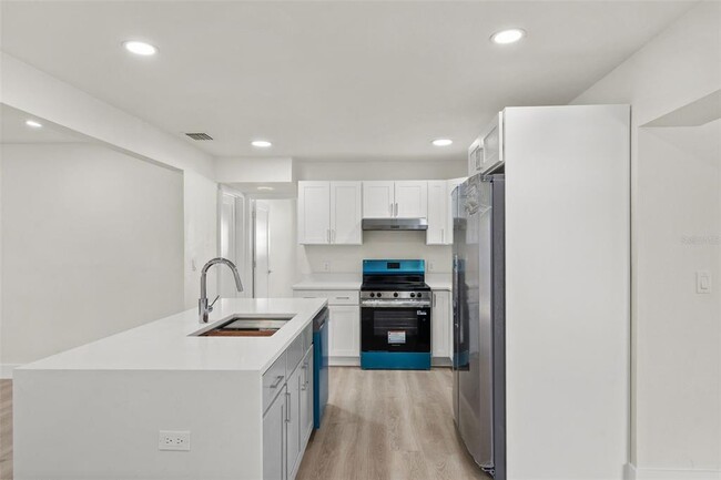 Building Photo - 2352 Lorena Ln