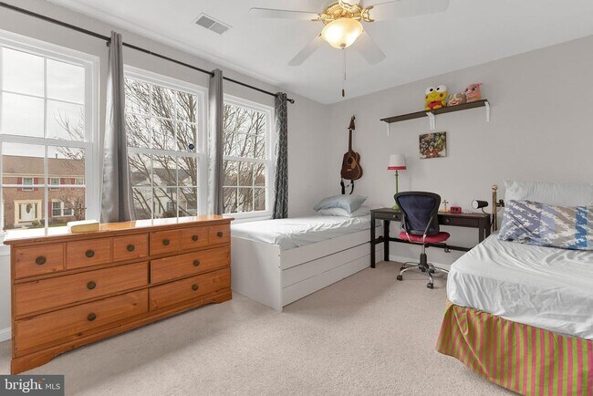 Building Photo - 15728 Beau Ridge Dr