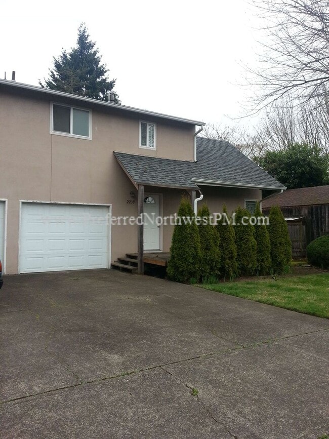 Primary Photo - 2233 Monterey Ln