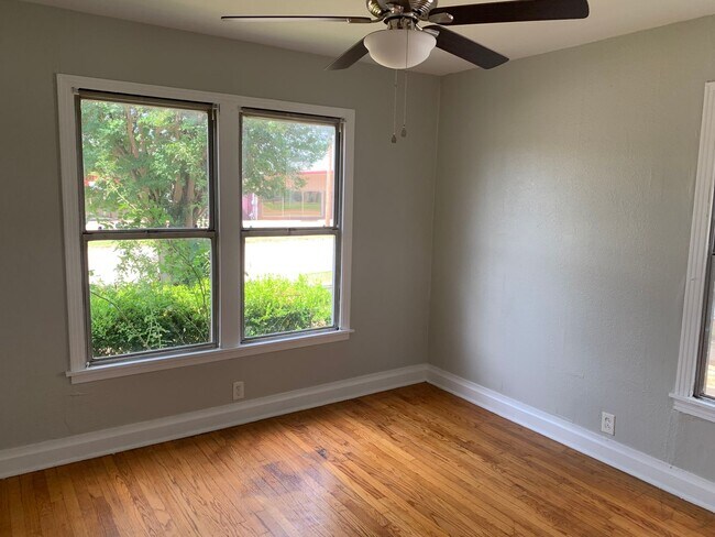 Building Photo - 2449 Midway St