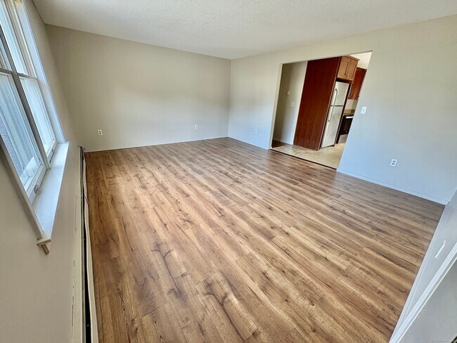 Building Photo - 14 Fairway Dr