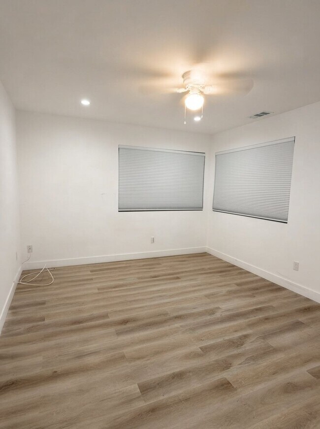 Building Photo - 6512 Osler St