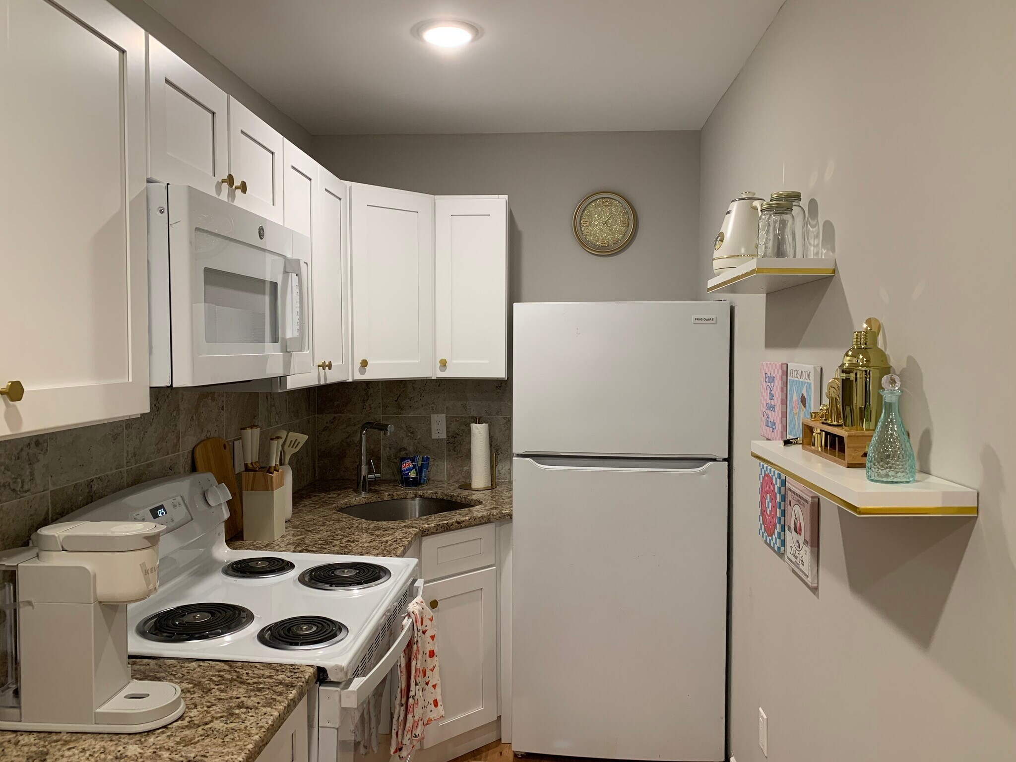 Building Photo - 2556 Germantown Ave