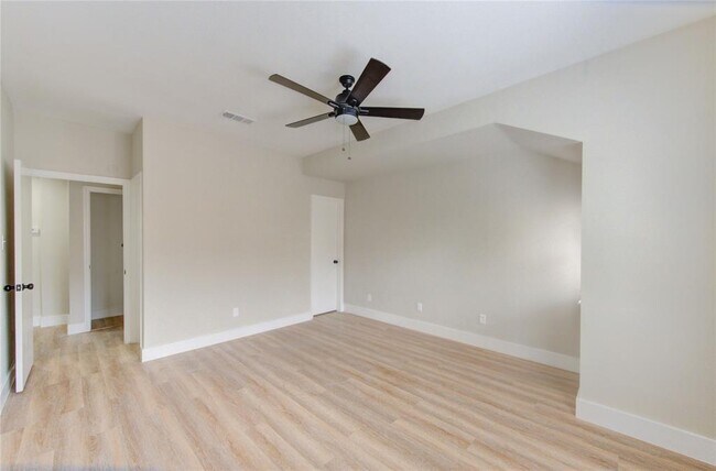 Building Photo - 1103 Dulles Ave