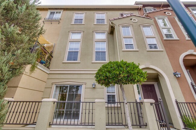 Building Photo - Modern Communication Hill Townhome | Panoramic Mountain Views