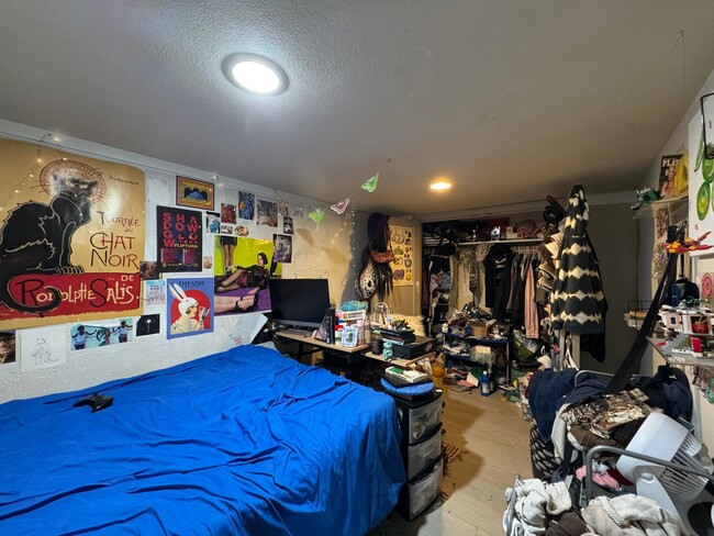 Building Photo - 7 Bed 2.5 Bath House - Near WWU