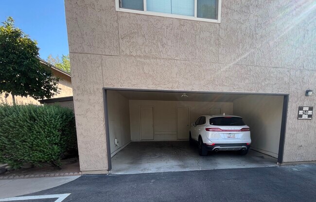 Building Photo - 1111 N 84th Pl