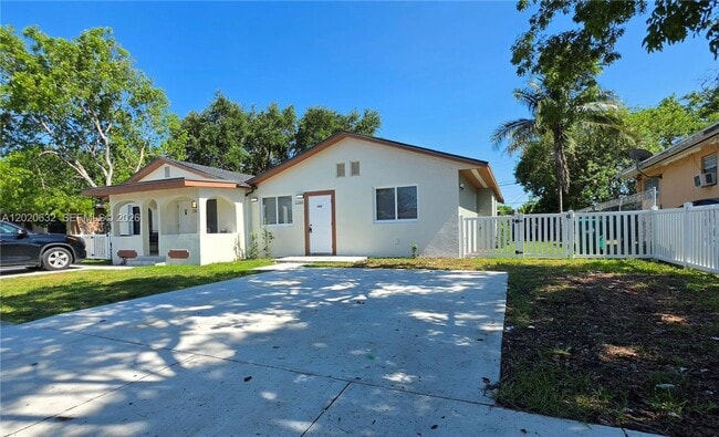 Building Photo - 1068 NW 112th St