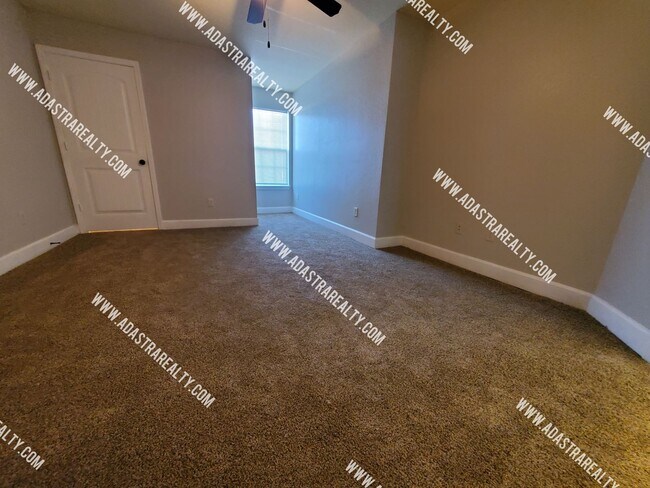 Building Photo - 8318 N Spruce Ave