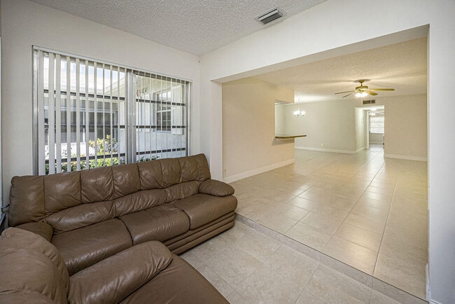 Building Photo - 14404 Canalview Dr