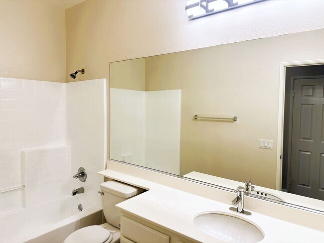 Building Photo - Refreshed Single Family Home in Garden Grove
