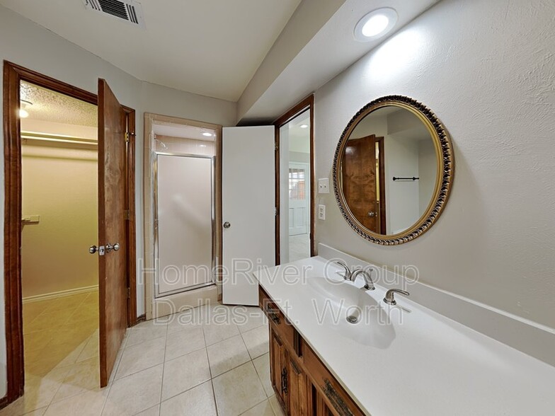 Building Photo - 1108 Huntington Dr