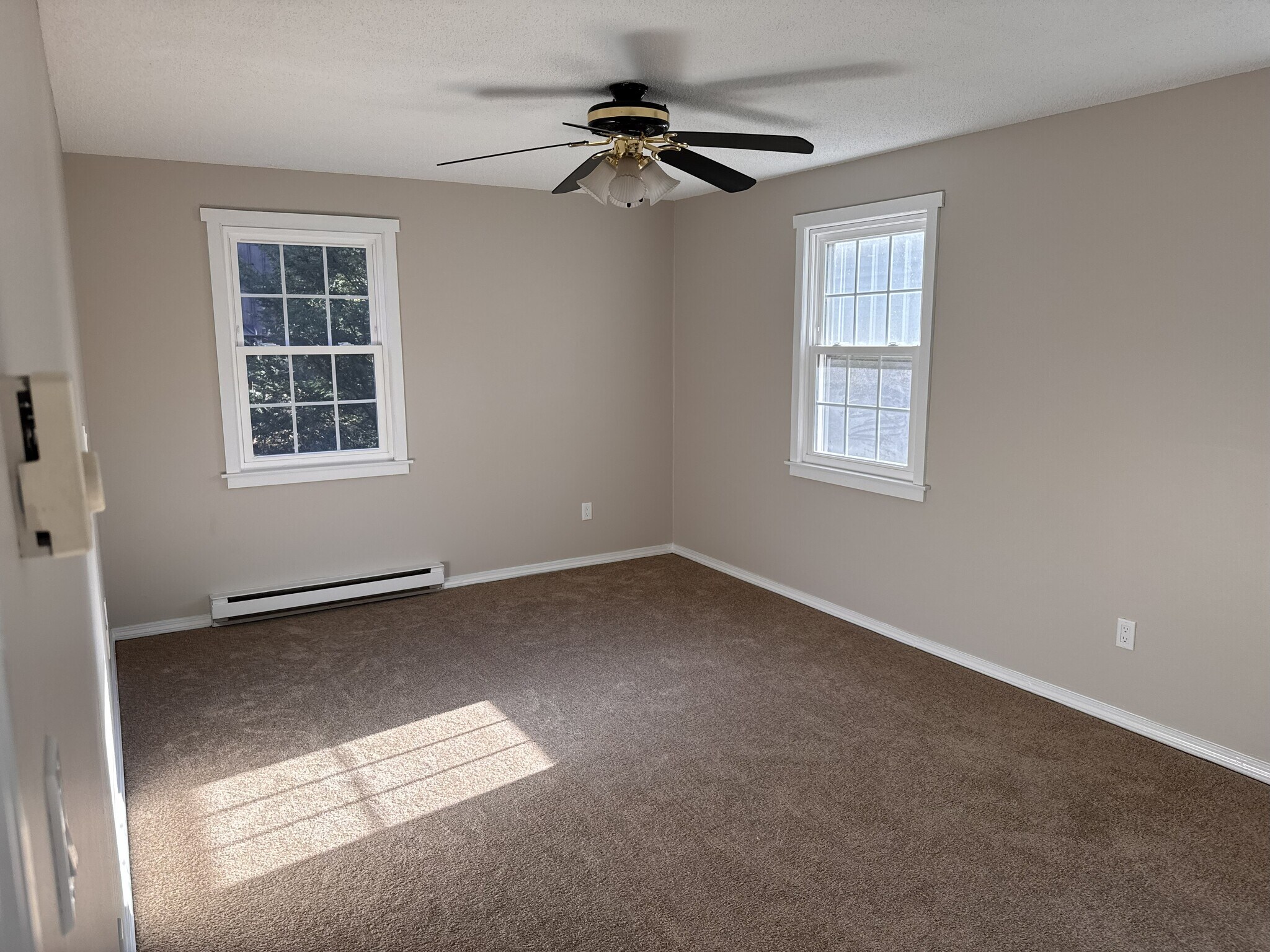 Building Photo - 239 Old Farms Rd