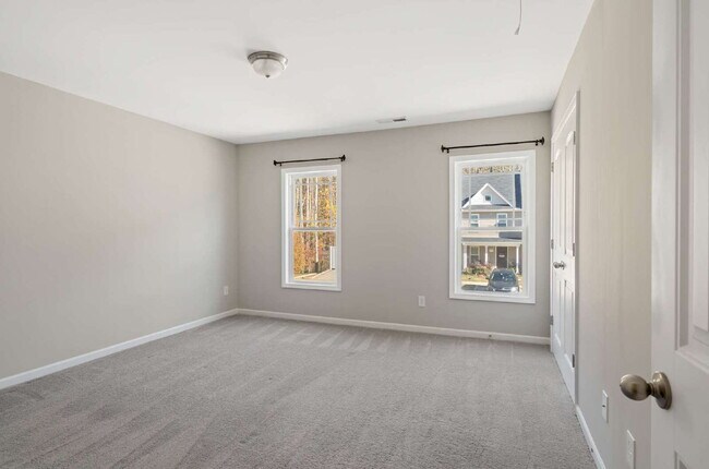 Building Photo - Charming 2-Bed Townhouse Retreat with 2.5 Baths in Clayton - 1212 Sq Ft of Comfort!