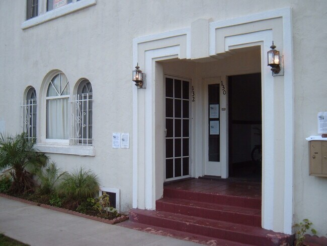 Building Photo - 128 Falcon Ave