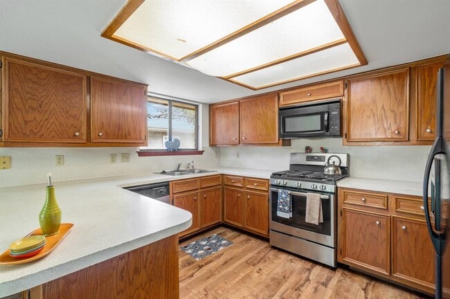 Building Photo - 1802 Dixie Ln