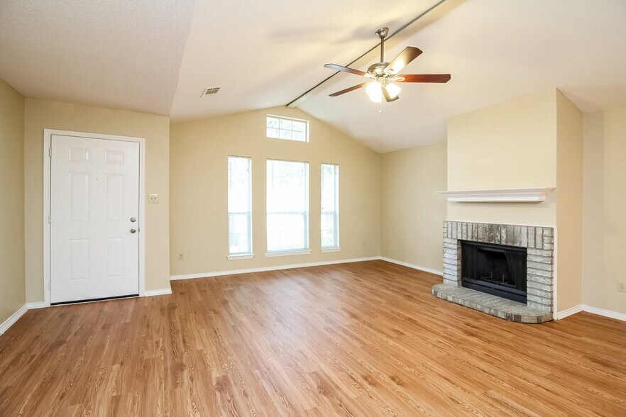 Building Photo - 1125 Hidden Creek Dr