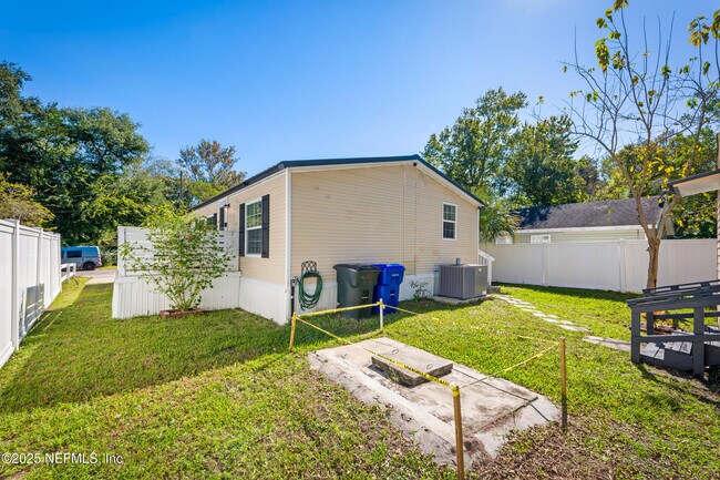 Building Photo - 501 Aiken St