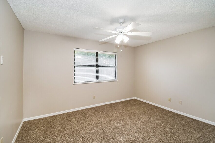 Building Photo - 970 Sandstone Dr