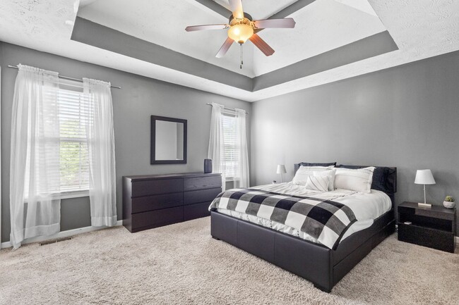 Building Photo - 557 Oakmont Dr