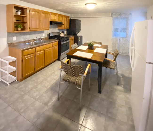 Kitchen - 7 Alpine Ct