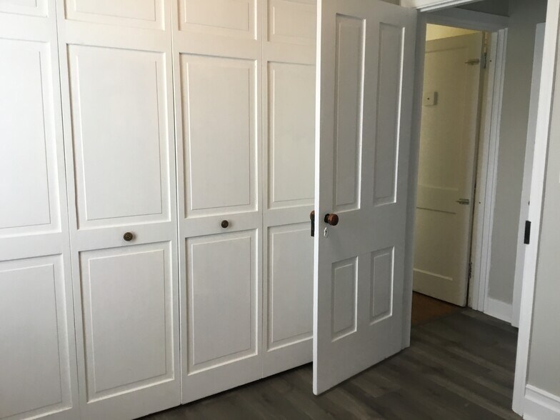 Building Photo - 6 S Ridge Rd