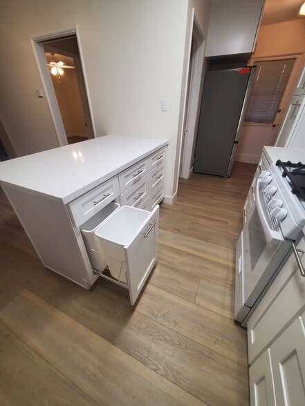 Building Photo - 13529 Burbank Blvd