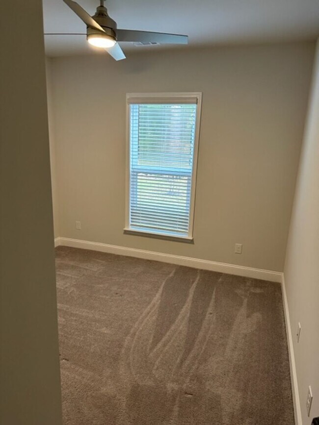 Building Photo - 5 Bedroom / 4 Bathroom House at Malind Bluff