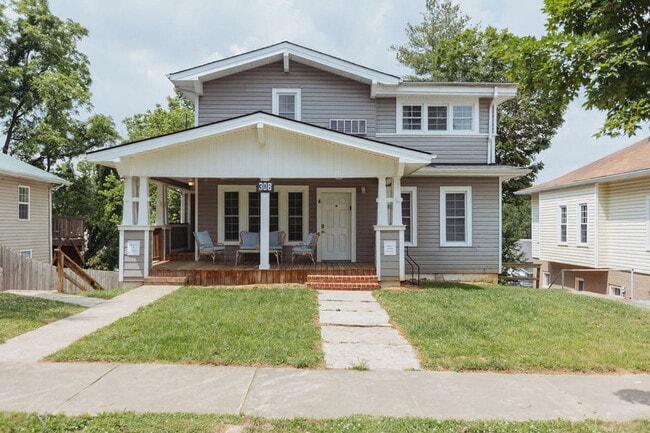 Building Photo - 308 Lamont St