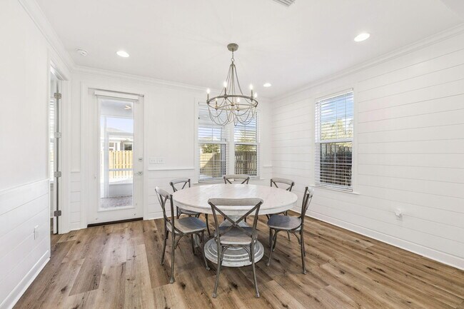 Building Photo - 250 Windrow Way