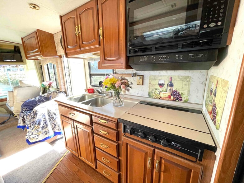 Building Photo - 1140 E Arques Ave