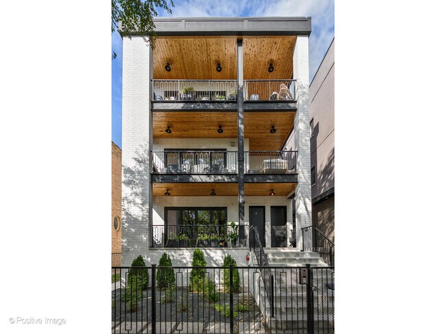 Primary Photo - 1752 W Huron St
