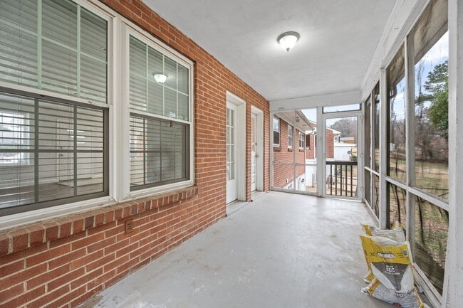 Building Photo - 4620 Golf Park Dr