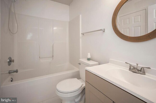 Building Photo - 104 Stingray Ct