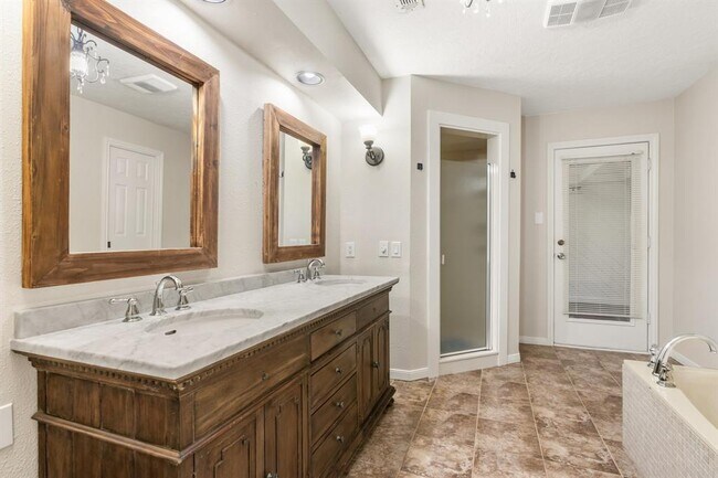 Building Photo - 3127 Lake Island Dr