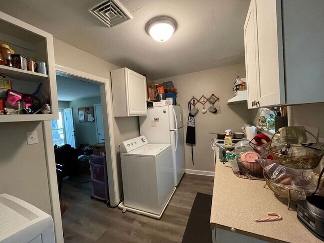 Building Photo - 2403 5th Ave