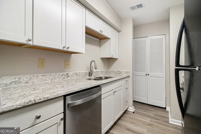 Building Photo - 3782 Kensingwood Trace