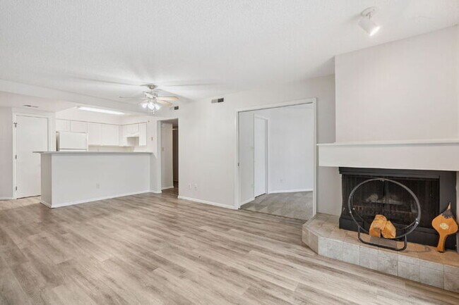 Building Photo - Updated 2-Bedroom Ground-Level Condo – Wat...