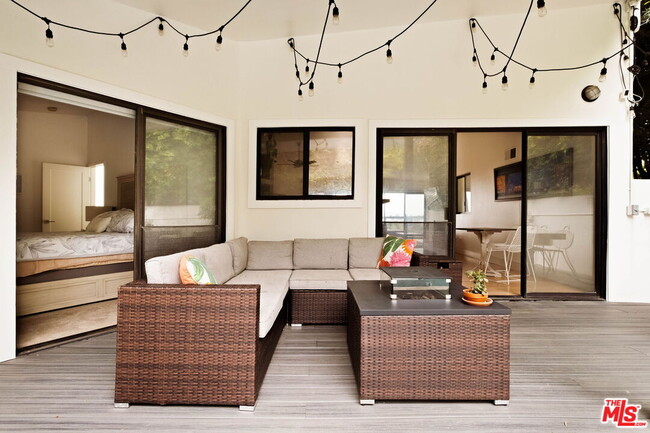 Building Photo - 303 Mavis Dr