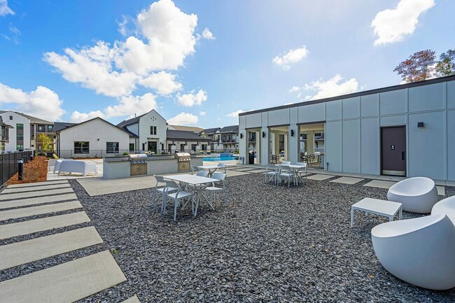 Building Photo - 1559 W 9 Mile Rd