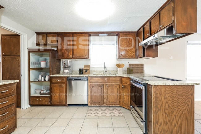 Building Photo - 2229 Flair Dr