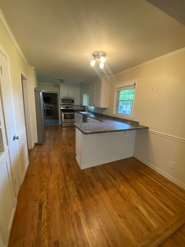 Building Photo - 3/2 home close to town